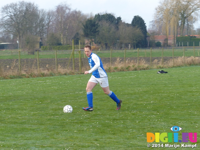 FZ002023 Pepijn voetballen